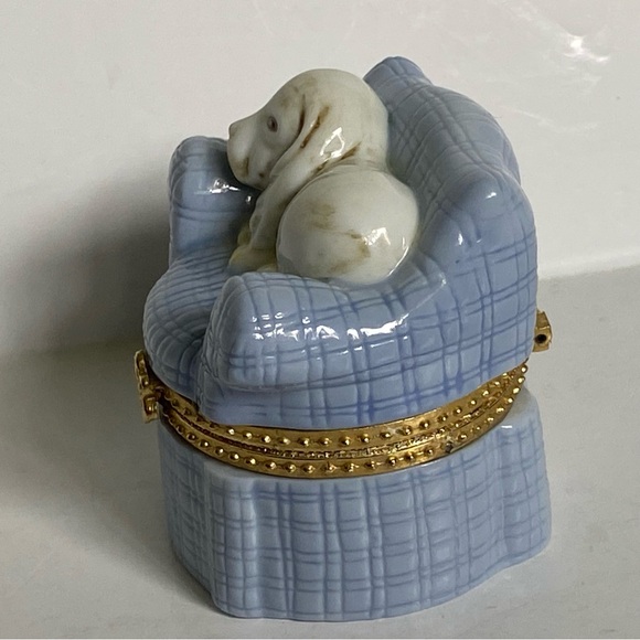 Dog Trinket Box Blue Chair Ceramic Hinged Lid Puppy Container Cocker Spaniel - Picture 6 of 16